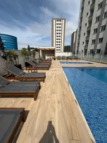 Apartamento em Home Club no centro de Penha (COD 24743)