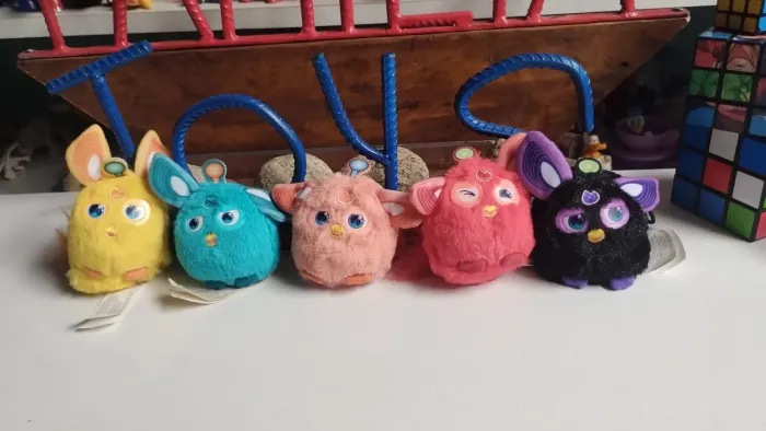 Lote furby colecionáveis