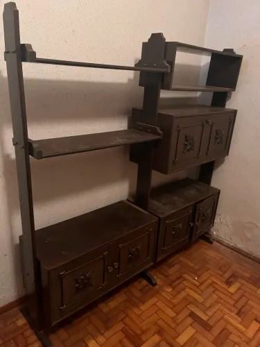 ESTANTE DE MADEIRA ESTILO COLONIAL - R$ 750