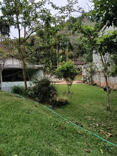 Casa em pequena chácara 