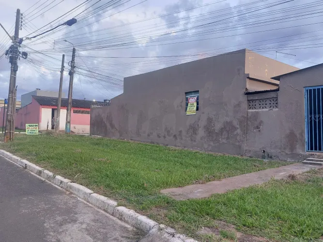 Oportunidade! 2 Casas independentes em Lote de Esquina, Qd 5 Norte Brazlândia DF