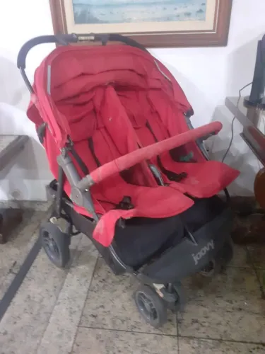 Carrinho duplo de bebê