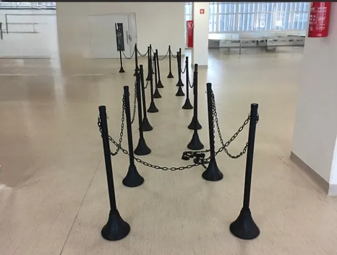 06 Pedestais organizador de filas pretos últimas peças pitoco