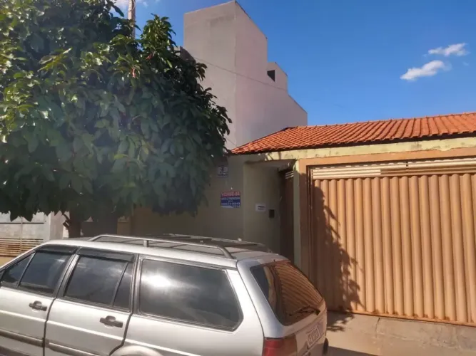 Imóvel para venda possui 68 metros quadrados com 2 quartos CASA À VENDA MAIS PARQUE