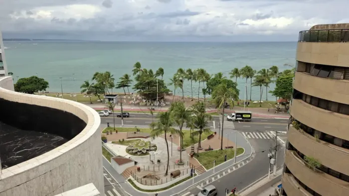 Apartamento com 4 Quartos em andar Alto com Vista Mar permanente na Ponta Verde