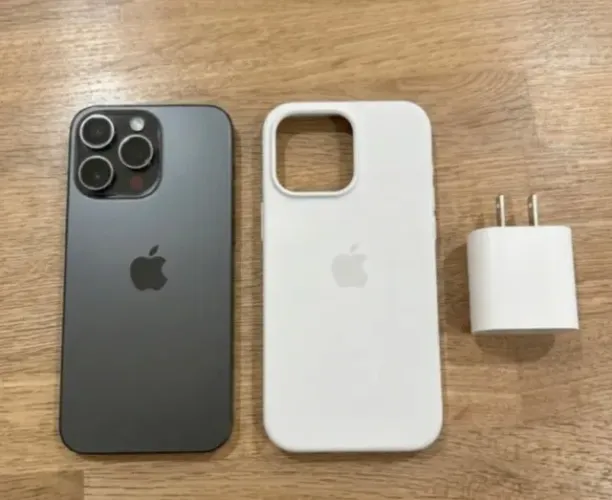 iPhone 15 Pro Max 256gb + Carregador Original + Capinha