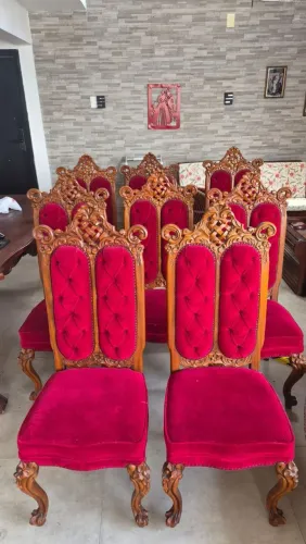 Cadeiras de jantar estilo barroco/ renascentista