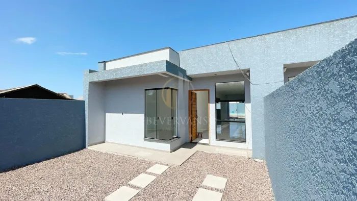 Casa com Piscina em Balneário Eliana - Guaratuba, PR