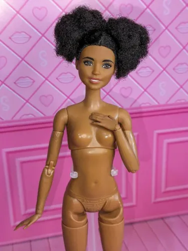 Barbie Made to Move Negra