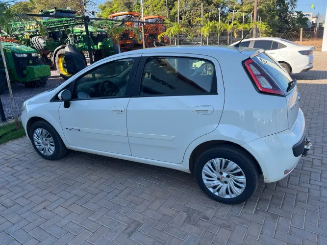 Fiat Punto Attractive 1.4 Fire Flex 8V 5P 2013