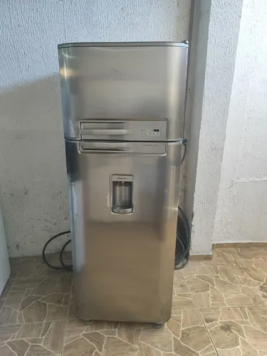 Geladeira Electrolux inox Frost Free parcelo no cartão de crédito ?