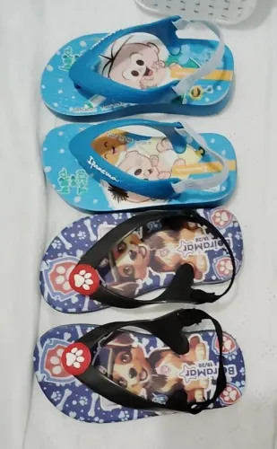 Vendo chinelos bebê menino 