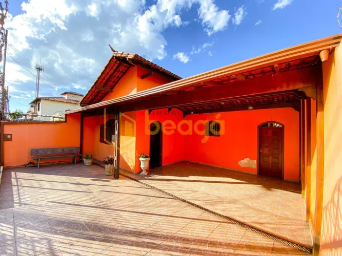 Casa com 3 quartos à venda em Contagem