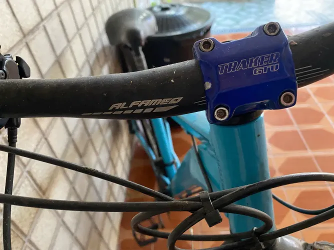 Bicicleta azul novinha , poucas vezes usada 