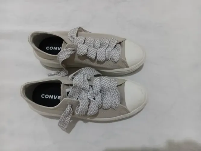 Vendo Tenis allstar lindo semi novo
