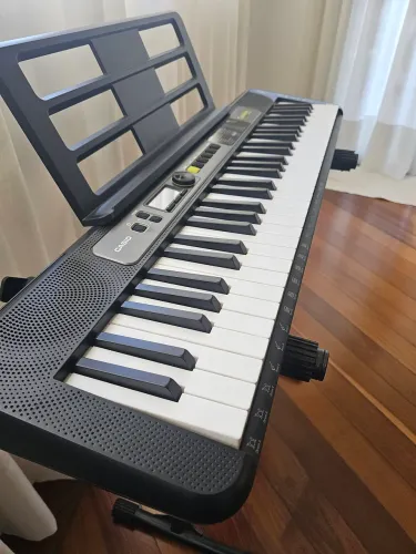 Teclado Casio Casiotone LK-S250