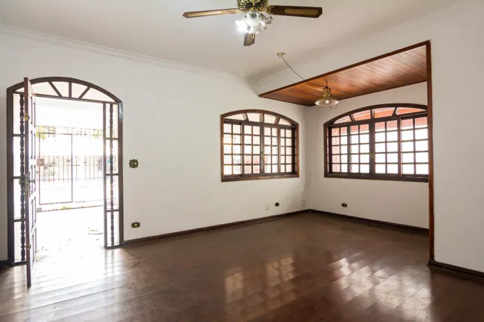 Sobrado para venda em Conjunto Residencial Butantã com 5 quartos, sendo 2 suítes, 187m²