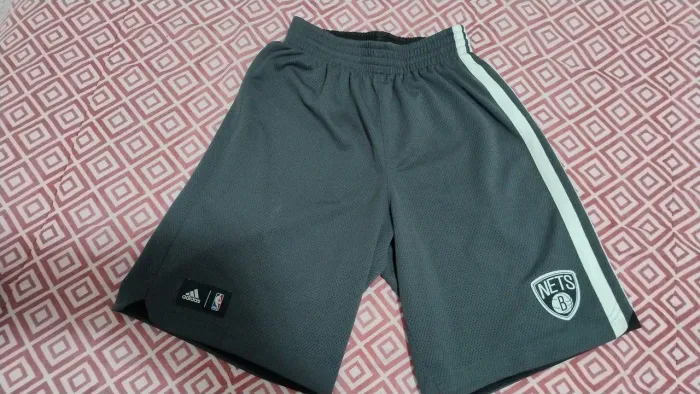 Bermuda Adidas NBA Brooklyn Nets Cinza - Tamanho P - ORIGINAL