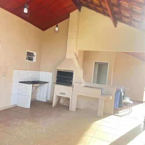 Vende-se ou permuta por apartamento. Imóvel com terreno 12X30, bairro Guanandi, rua Piriá.