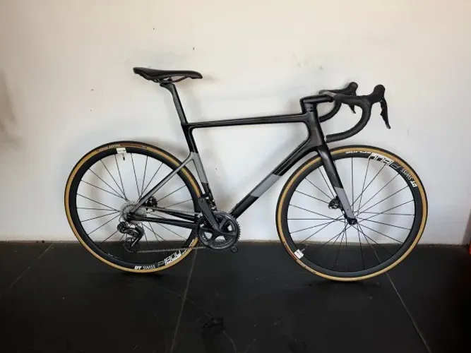 Cannondale SuperSix EVO Hi-MOD - Tamanho 54 | Ultegra Di2 | DT Swiss