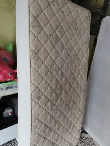 Vendo colchão de solteiro D33 espuma 90 largura