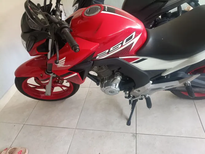 Vendo moto CBX 250 Twister