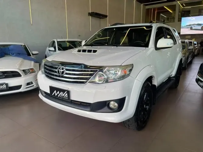 Toyota Hilux SW4 SRV D4-d 4X4 3.0 TDI Dies. AUT 2015