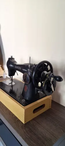 Máquina de costura Singer à manivela (relíquia)