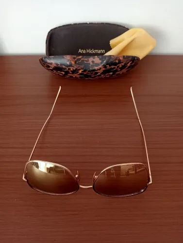 Vendo óculos Ana Hickmann. Usado.