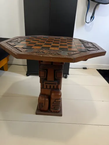 Mesa Xadrez - Madeira Nobre - Esculpida à Mão
