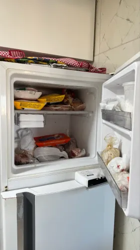 VENDO GELADEIRA FROST FREE USADA 