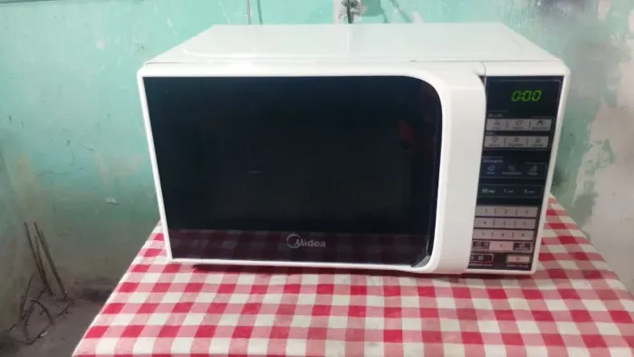 ? MICRO-ONDAS MIDEA 20 LITROS ?