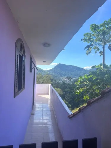 Aluga-se casa em estilo apartamento no Carangola