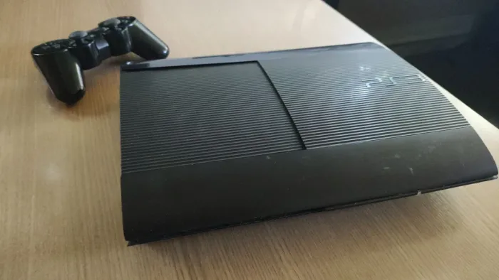 Vendo PS3 250gb desbloqueado com HEN +JOGOS