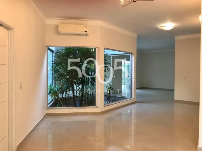 Casa à venda no condomínio Chácaras Flórida com 300m² de área construída e 5.304m² de terr