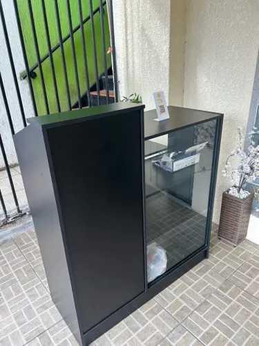 Balcão recepção com vitrine