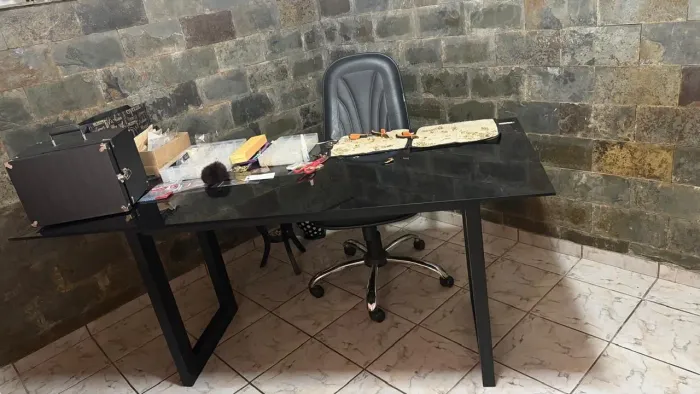 Mesa c cadeira para escritório 