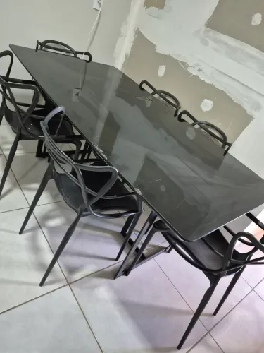 Mesa com 6 cadeiras