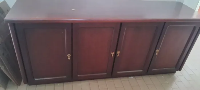 Buffet em madeira maciça 