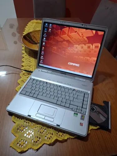 Notebook Compaq Presário M2000 antigo (leia descrição)
