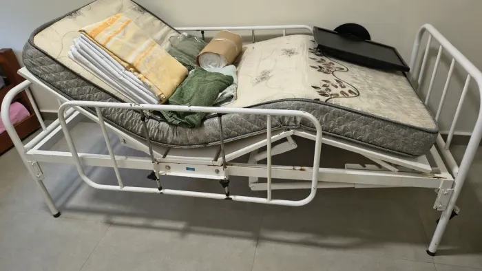 Cama hospitalar com colchão de espuma e colchão de ar 