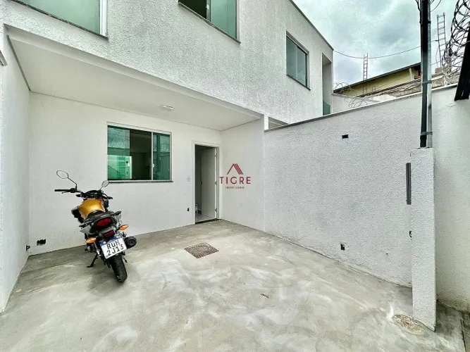 Casa com 2 Quartos à Venda, 90m²