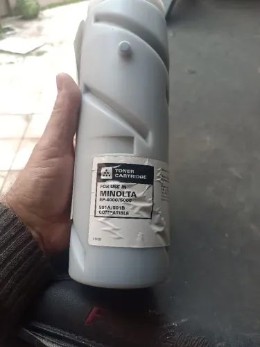 Doação de cartuchos de recarga para tonner Minolta preto de 650 gr cada