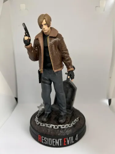 Action figure Leon Resident Evil 4 Pintado a mão em resina de aproximadamente 20cm