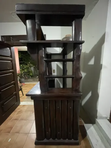 Bar de madeira maciça