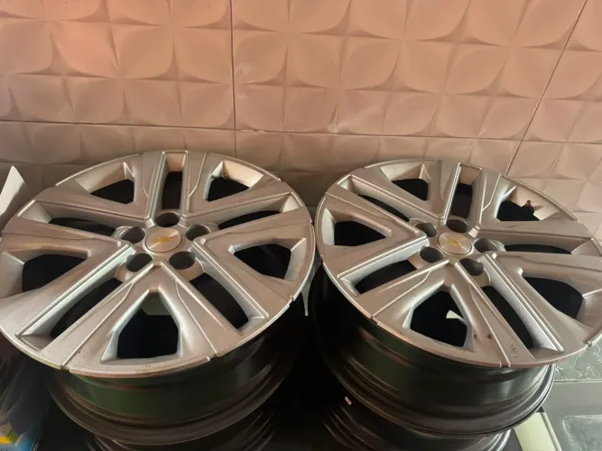 Jante de ferro com Calotas Chevrolet