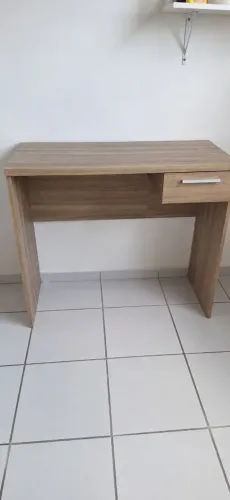 Mesa para computador com gaveta