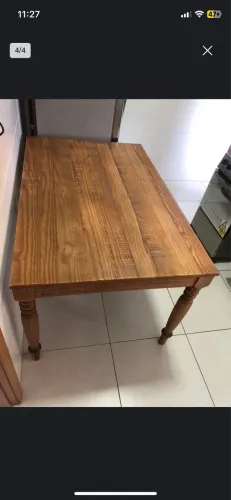 Mesa em madeira maciça