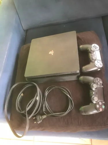 Vendo play 4 slim, em ótimo Estado de conservação.