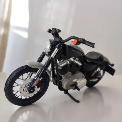 Moto Maisto 1:18 - Harley-Davidson XL 1200 Nightster
